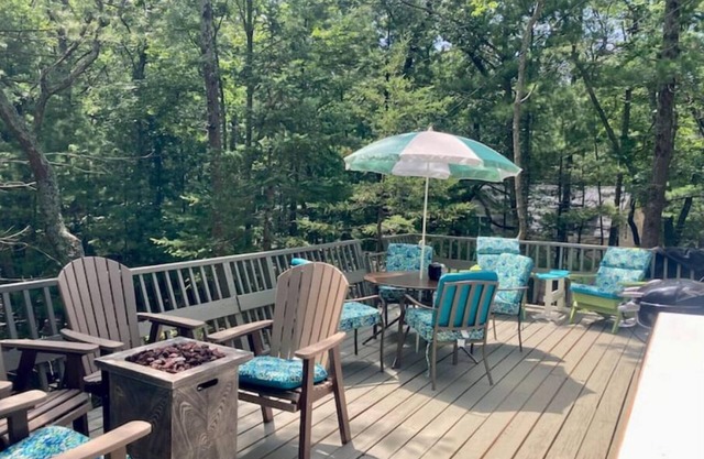 Cottage in the woods-Lake MI access