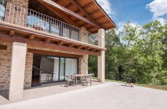 La maison "La Cabanya Planella" avec vue sur la montagne, terrasse privée et Wi-Fi