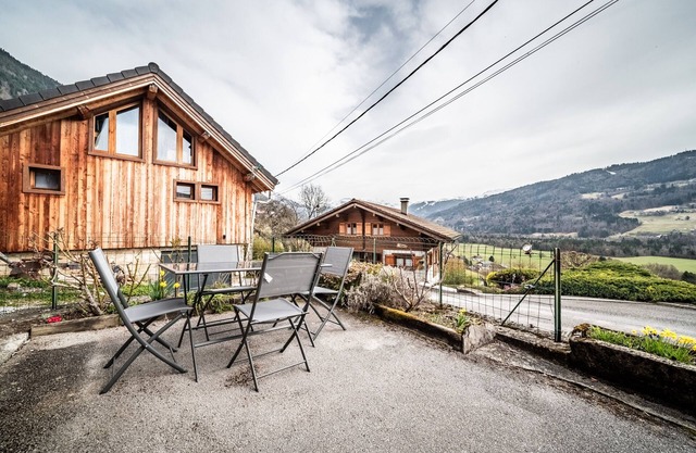 La maison "La Ferme De La Plaigne" avec vue sur les montagnes, terrasse privée et Wi-Fi