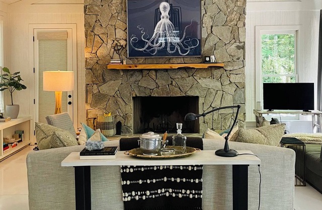 Cottage Life in the heart of South Park. Lovely, private retreat for getaway.