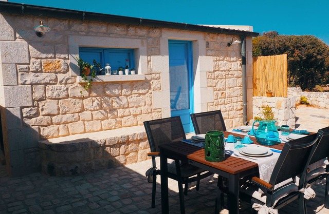 Cottage niché dans la garrigue méditerranéenne, à deux pas de la mer