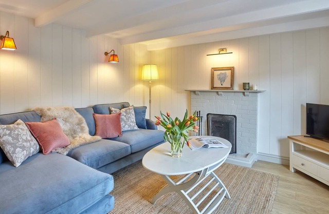 Cottage Opposite Charlestown Harbour, Free Parking