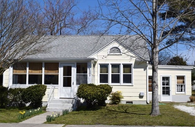 Cottage on Cleveland- Adorable Cottage Walking Distance to Downtown