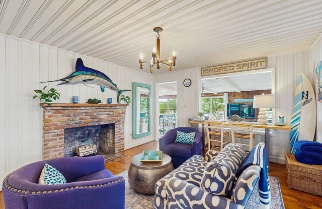 Cottage on intercoastal waterway with private pool, hot tub and large dock