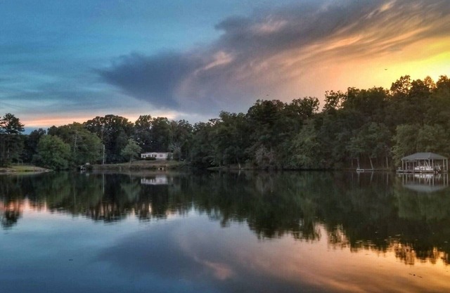 Chalet rustique sur le lac Becky