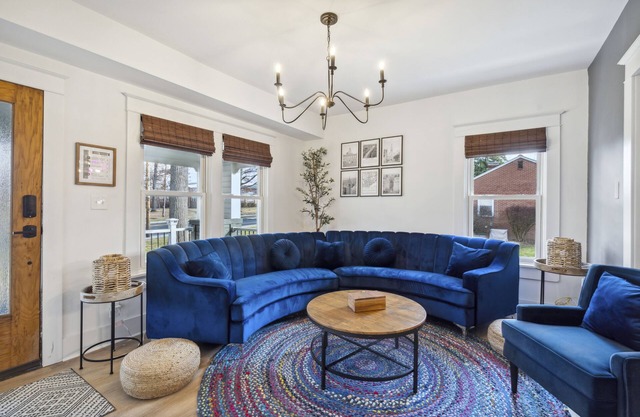 Cottage on Main in Lansdale! Perfect for family, work, shopping, relaxing.