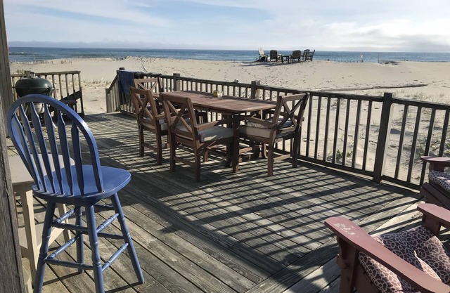 Chalet sur la plage à Smith Pt .. Océan, baie et couchers de soleil.