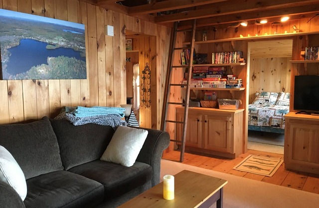 Chalet au bord du lac! Détendez-vous et écoutez les huards!