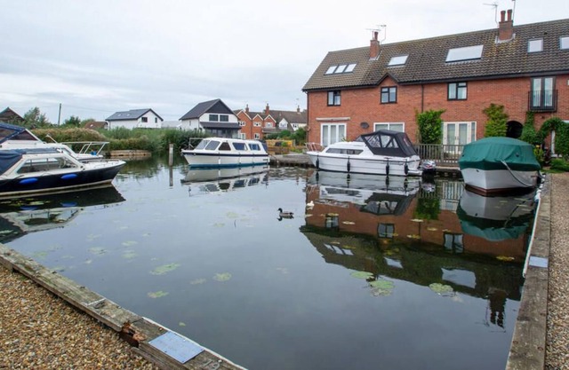 Cottage On The Quay