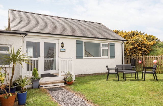 COTTAGE, pet friendly, country holiday cottage in Abersoch
