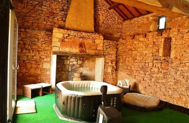 Gîte 4**** de charme avec SPA - clim, wifi, vélos, draps,éq.bébé fournis