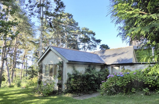 Le chalet peut accueillir 2 + lit bébé (1 chambre)