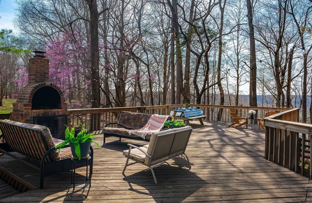 Cottage w/ boat parking, 2.7mi to free boat launch