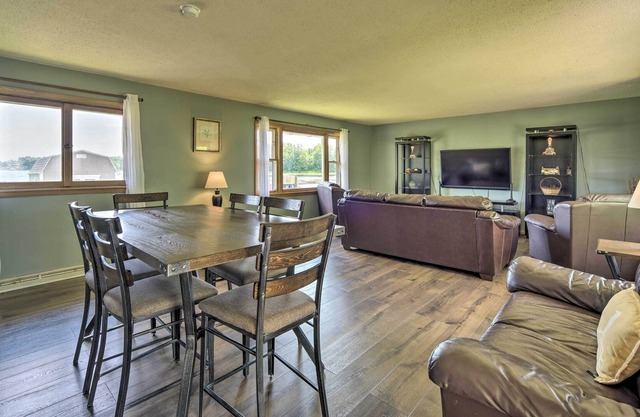 NEW! Cottage w/ Deck Situated on South Center Lake