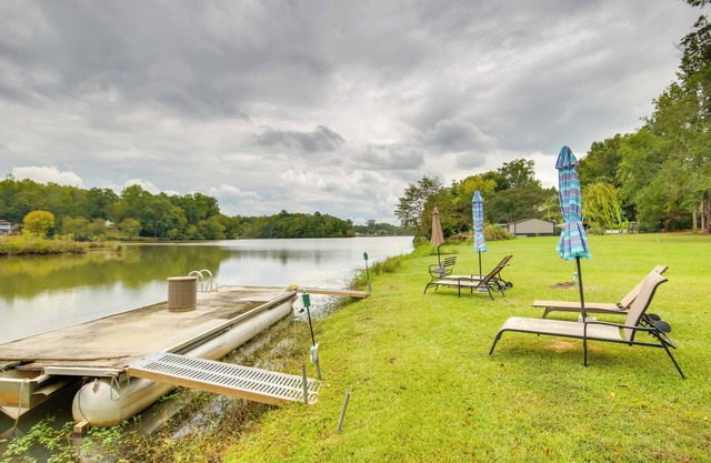 Cottage w/ Fire Pit & Lake Access in Waterloo!