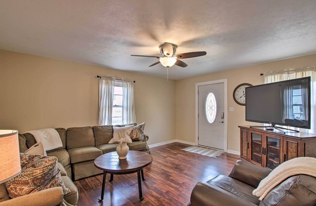 Cottage w/ Yard, Walk to Historic Attractions