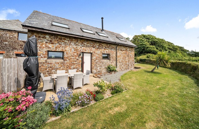 Cottage with 3 ensuite bedrooms and Sea Views. North Devon Heritage Coast.