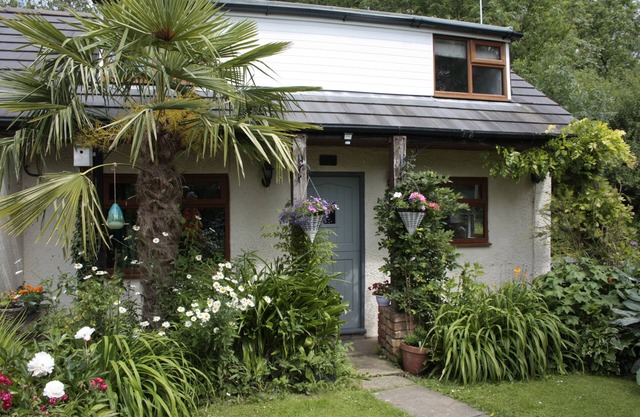 Cottage - Beautiful & Tranquil Location -Dogs welcome - extra 10 pounds per stay