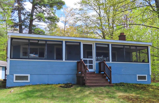 Cottage with beach access, a fireplace, yard, grill, cable & golf nearby