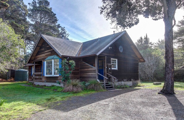 Cottage w / terrasse et poêle à bois - marcher jusqu'à l'océan, la plage et les falaises!