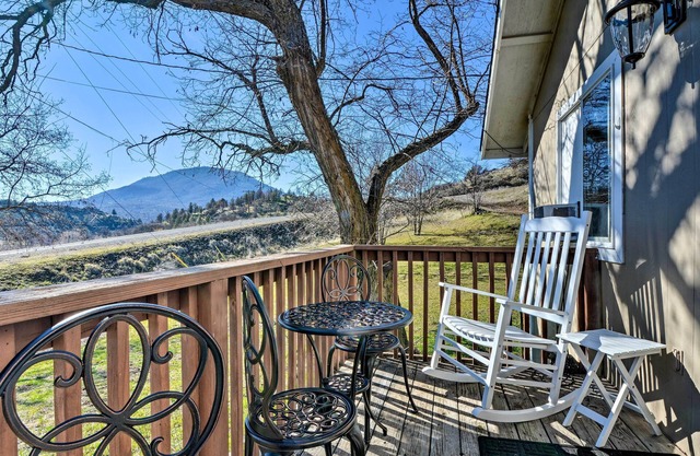 NOUVEAU! Cottage w / Fire Pit + Deck près de la rivière Klamath!