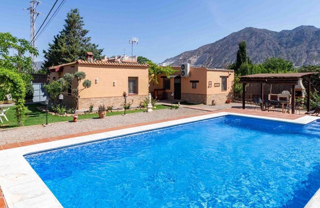 Cortijo avec piscine, barbecue et jardin