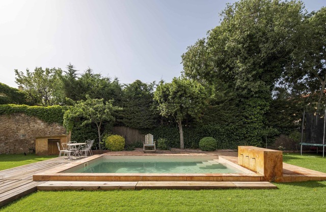 Cottage avec piscine à Garrigàs