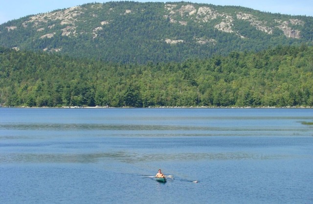 Cottage avec 200 mètres de long Long Beach privé et vue sur le lac, les montagnes et le coucher du soleil