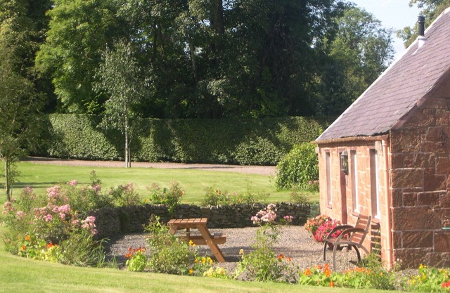 Cottages situés dans un sud magnifique face à deux acres de jardin privé