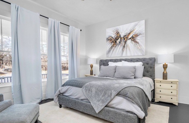 Stroll to Campus | Spacious | Elegant Renovation