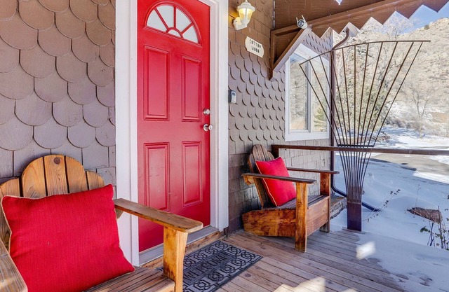 Cottonwood Cabin *15min to Estes *Fire Pit!
