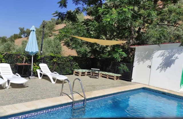 Maison de campagne "Los Angostones" avec vue sur les montagnes, piscine privée et climatisation