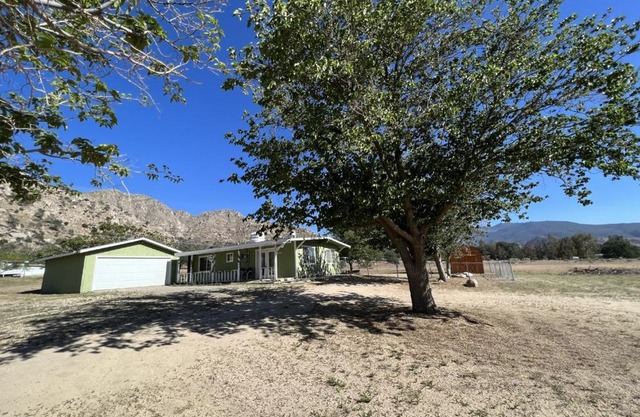 Country Bungalow with Jacuzzi on over 2 Acres