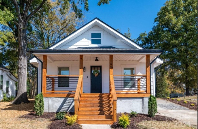 Country Chic Retreat Near Downtown Concord