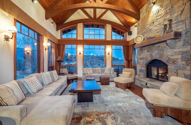 Country Club Views by Curate Telluride-Hot tub, Ski Room, Bunkroom, HUGE spaces