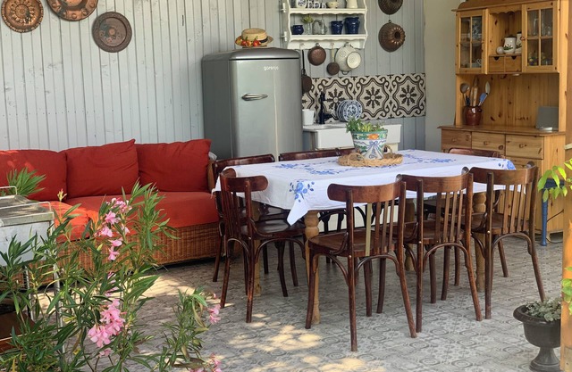 Country Cottage - cosy, chill and romantic spaces in and out perfect for couples