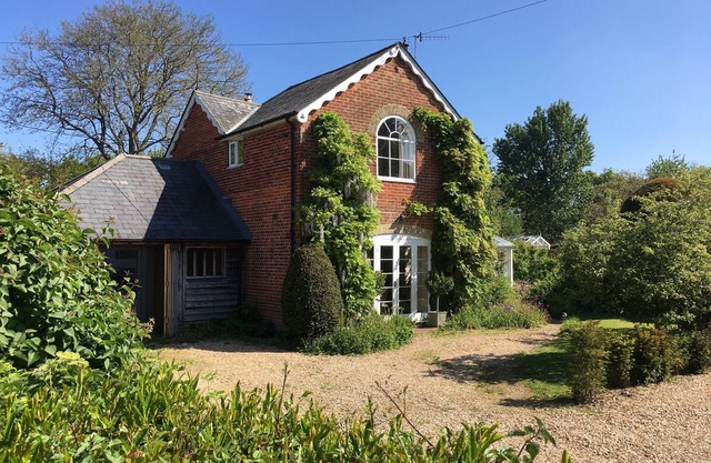 Country cottage set in a peaceful hamlet on the edge of the New Forest