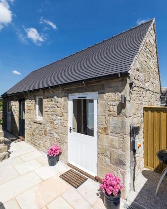 Country Cottage with Hot Tub - pre-heated for your arrival