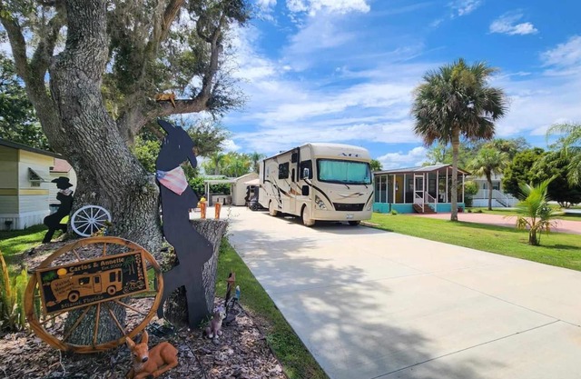 Country Cowboy RV Campsite in River Ranch 72