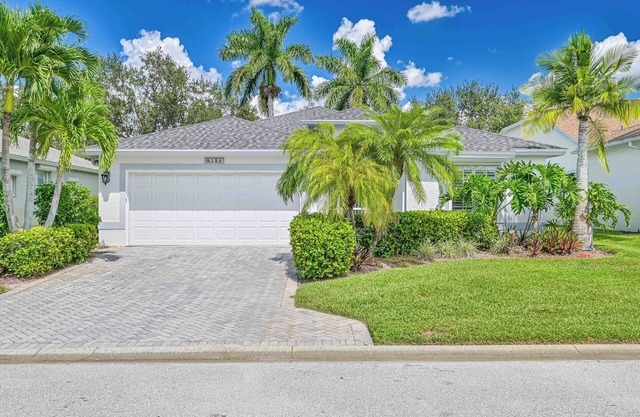 Country Creek - 2 bed+ den / 2 bath Estero pool home with golf