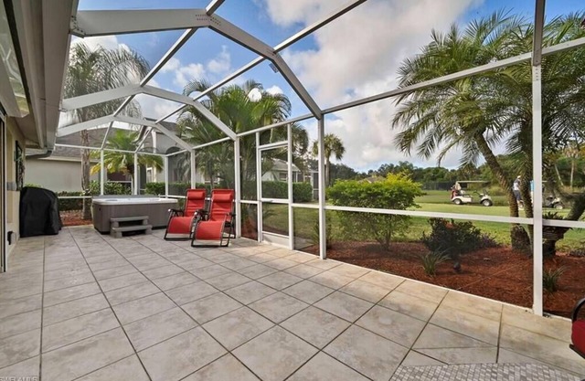 Country Creek -Lovely updated 3 bed/ 2 bath Estero home with hot tub and golf