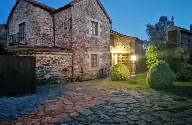 Maison de campagne 'Os Vilares L' avec piscine partagée, jardin privé et Wi-Fi
