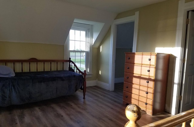 Country farm house near Port Clinton perfect for fishing and Lake Erie getaways.