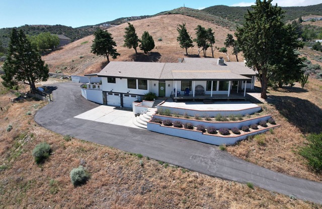 Country Feel with Stunning Views