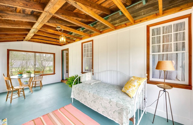 Country Getaway in Kinsale: Sunroom, Pond Access!