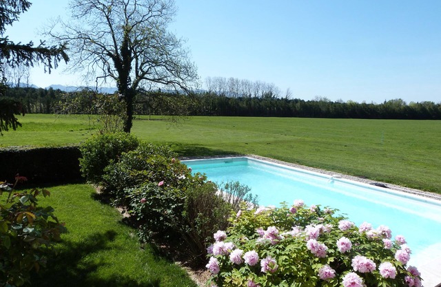 Maison avec piscine à St Rémy de Pce , tout confort en campagne, 8 personnes.