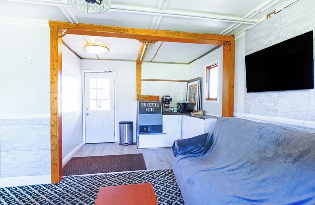 Country Hearth Inn & Suites By OYO Sturgis