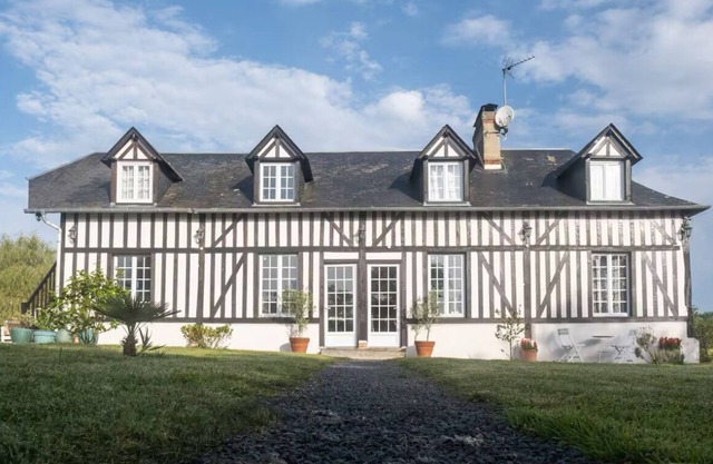 Maison de campagne dans le pays d'Auge entre les villages