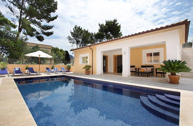 Maison de campagne "Can Medina" près de la plage avec piscine, terrasse et jardin