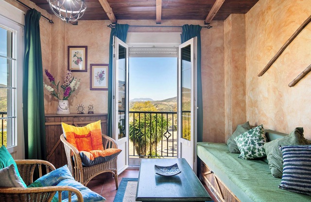 Maison de campagne "Casa Azahar" avec vue sur le lac, terrasse privée et Wi-Fi